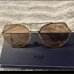 Fendi teardrop mirrored sunglasses !!